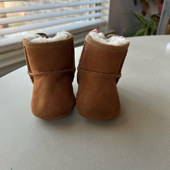 ❌ SOLD! Infant Ugg Booties - Picture 5 of 9